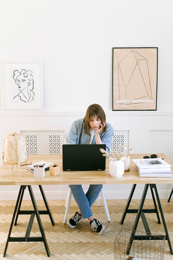Freelancing vs 9-to-5 jobs: Which One is Better for You?