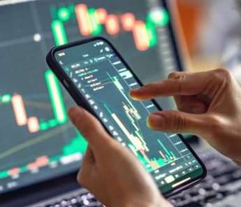 Mastering Candlestick Patterns: Reading the Forex Market in 2025